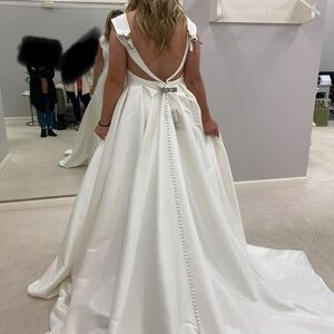 Brand new never worn Wedding Dress.  NWT.